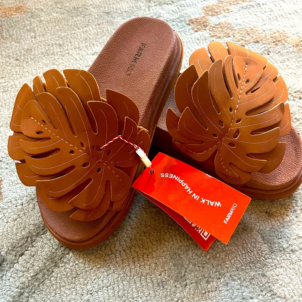 The perfect vacation slide from Farm Rio. Size 7!